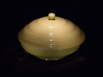 淡黃釉蓋盒
