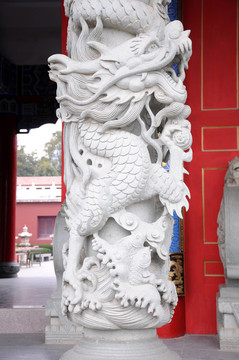 石雕龍柱