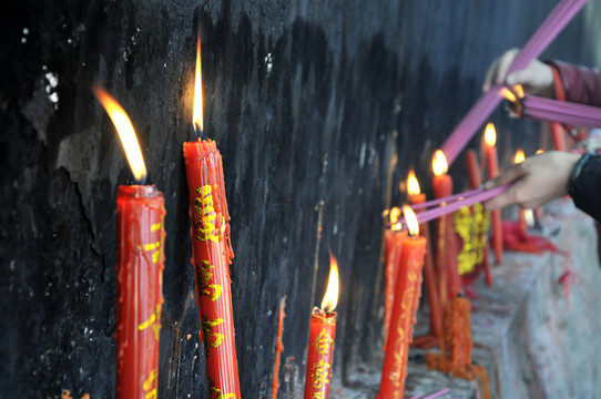 福州涼山西禪寺 紅蠟燭