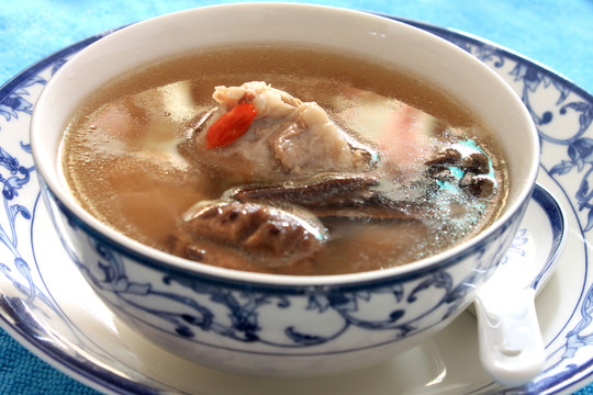 靈芝骨頭湯
