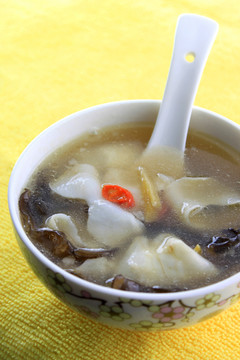 魚泡湯