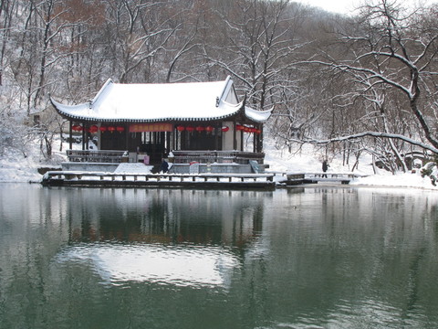 瑯琊山深秀湖雪后