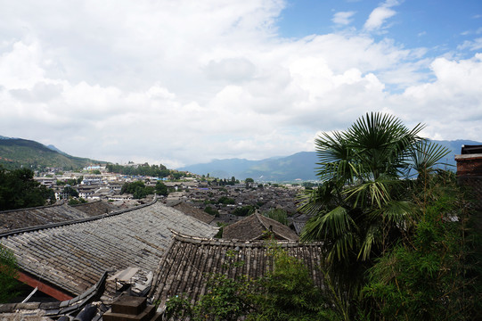 云南麗江屋頂天空
