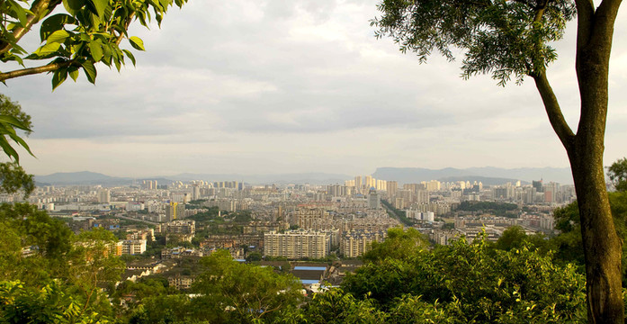 樹(shù)蔭中的福州城