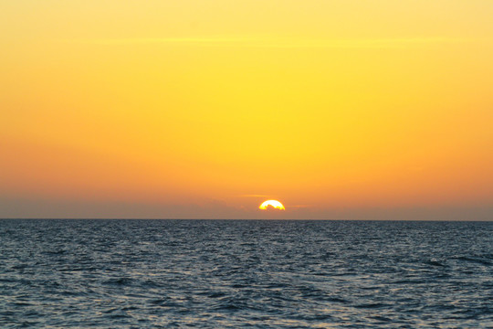 海上落日