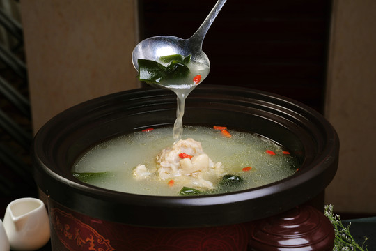 筒子骨湯