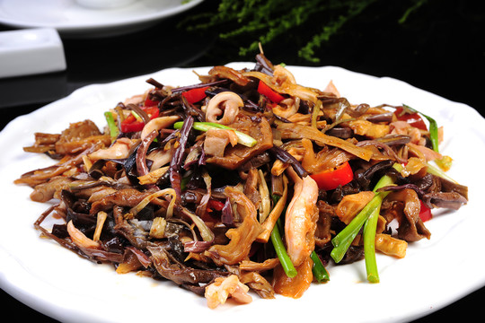 野蕨菜炒肚絲