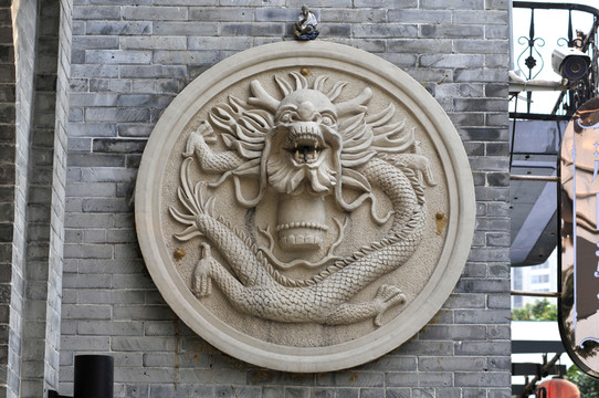 嶺南風(fēng)情街 臘人坊龍雕
