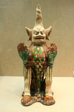 三彩鎮(zhèn)墓獸