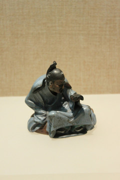 石灣窯藍(lán)釉老人讀書像