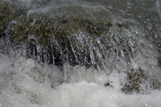 溪水