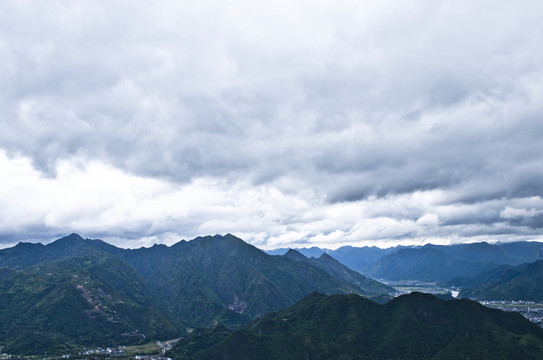 群山