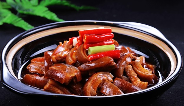 紅燜帶皮驢肉