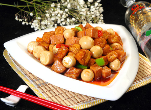 豆泡燒鵪鶉蛋