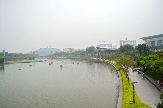 湖水 湖泊 游船  休閑 藍天