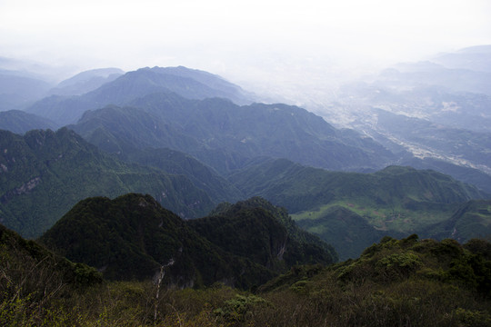 山秀峨眉