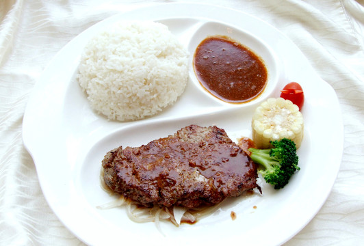 黑椒牛排飯