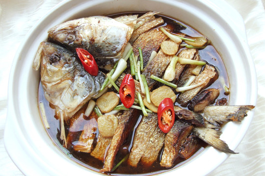 鰣魚(yú)炆花腩   鰣魚(yú)燉肉