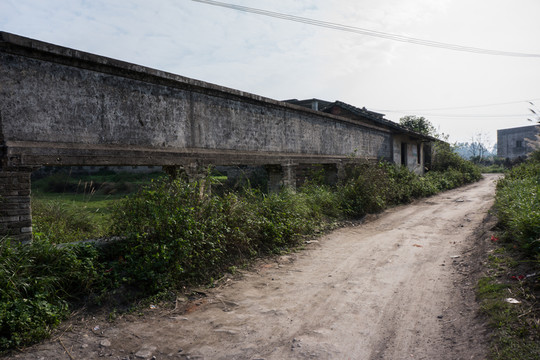 山區(qū)村口小路