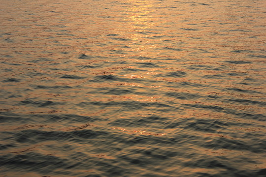 夕陽下的水面