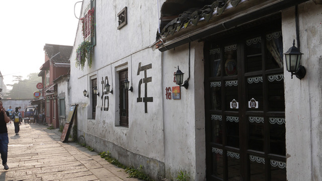 清晨路上