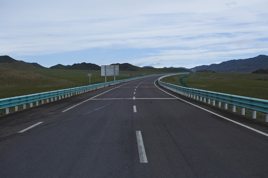 通向遠方的路