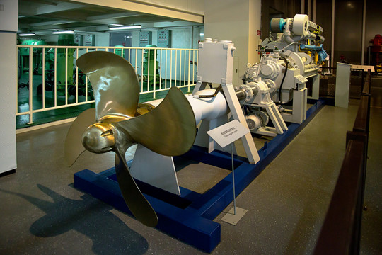 船舶主機(jī)動力系統(tǒng)
