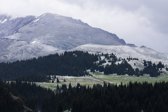 高原雪山