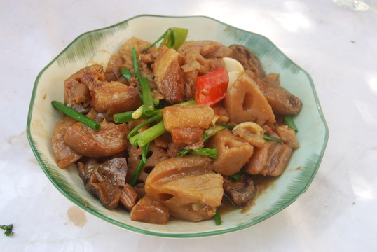 蓮藕燜燒肉
