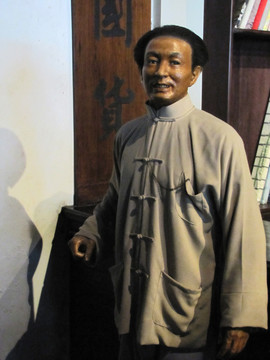 民國(guó)人物塑像