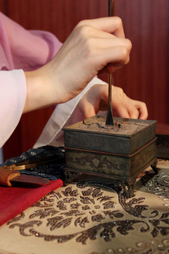 香道 香鏟處理香灰