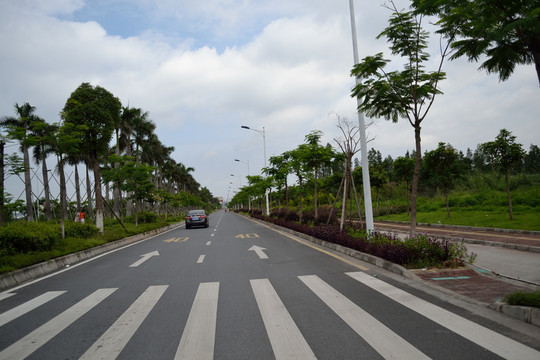 公路 道路 人行道 藍(lán)天白云