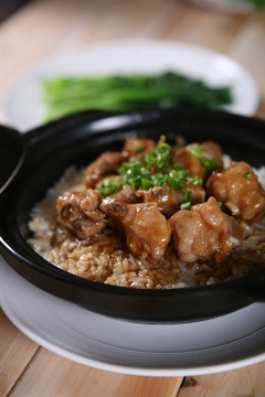 排骨煲仔飯