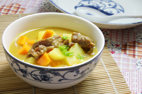 咖哩土豆牛肉湯