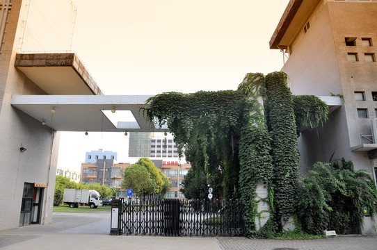 小區(qū)大門