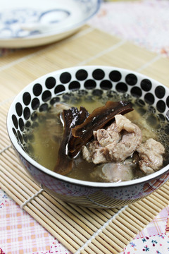 靈芝老鴨湯
