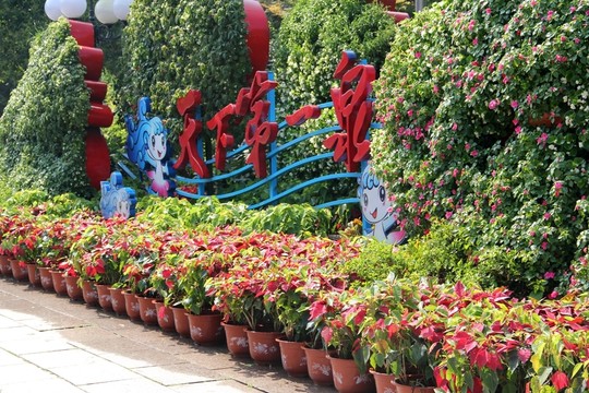濟(jì)南趵突泉公園天下第一泉雕塑