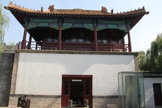 濟(jì)南趵突泉公園亭子