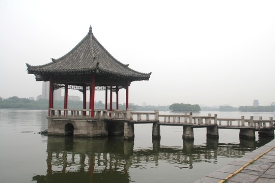 濟南大明湖曲橋亭子