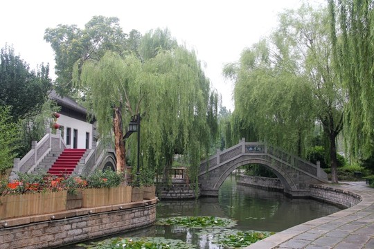 濟(jì)南大明湖湖居橋