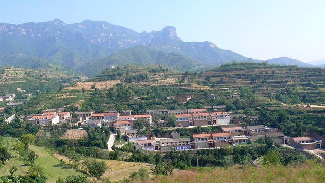 山區(qū)小山村