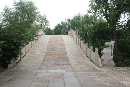 濟(jì)南大明湖公園石拱橋