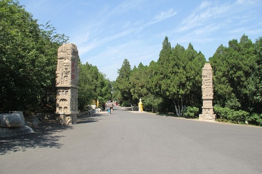 千佛山萬佛洞路口