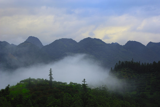 山峰云霧