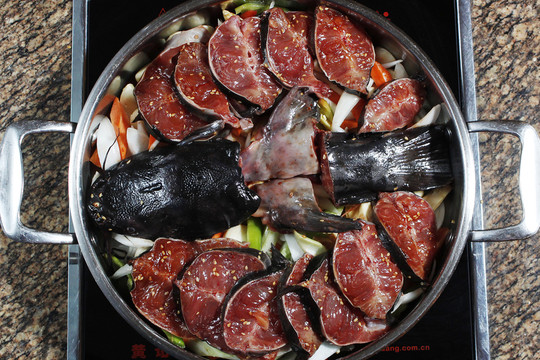 黃記煌三汁鯰魚燜鍋
