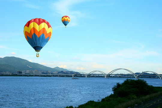 跨江大橋