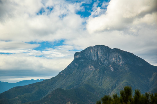 雄偉的山峰