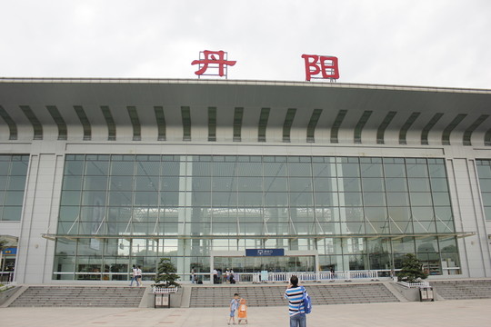 丹陽站