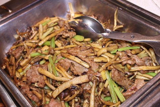 菇菌炒肉片