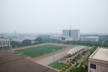 學(xué)校操場(chǎng)